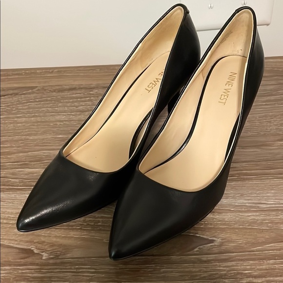 Nine West Women’s Shoes Black Size 7 Low Heels Pointed Toe - Picture 2 of 8